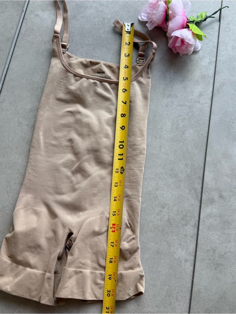 Skims Shape wear Medium Tan shorts sleeveless adjustable straps - Picture 3 of 6